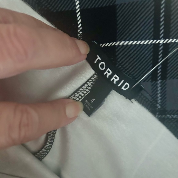 New torrid skirt woman size 4 grey plaid pencil - Picture 2 of 10